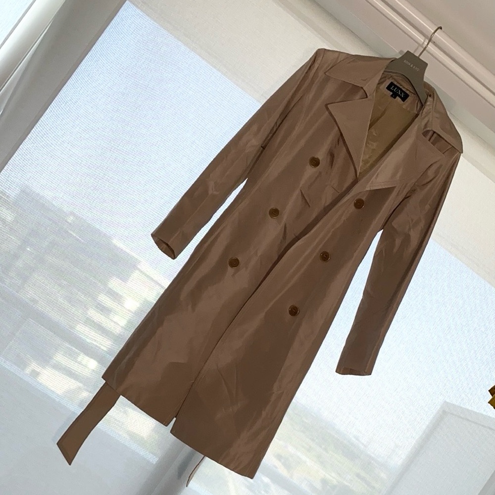Soia & Kyo Tan Trench Coat with Wide Lapels